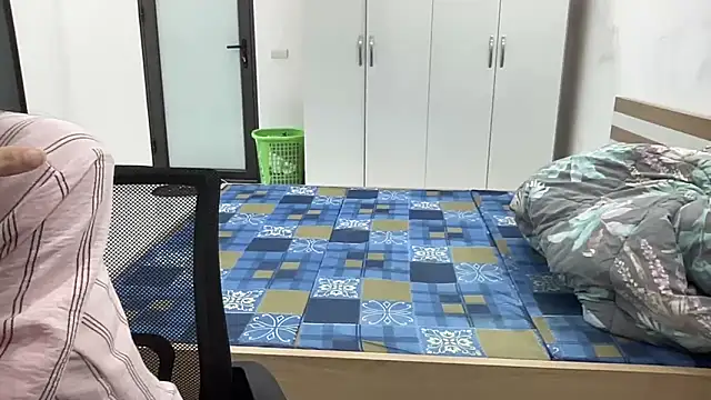 Snapshot of Louis_Baby chatting on 11-29-25, 06:27 Louis Baby online show from 11-29-25, 06:27