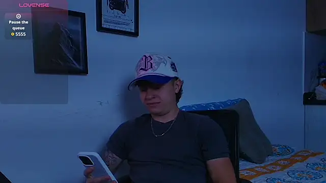 Snapshot of Ares_Dickson chatting on 11-27-25, 04:47 Ares Dickson online show from 11-27-25, 04:47