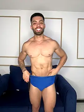 Snapshot of Mackenzzie_777_ chatting on 10-24-25, 11:01 Mackenzzie 777 online show from 10-24-25, 11:01