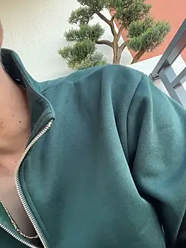 Snapshot of dedewr chatting on 11-14-25, 02:05 dedewr online show from 11-14-25, 02:05