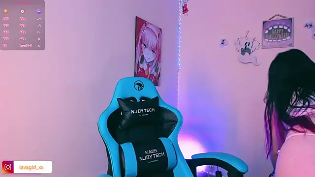 Snapshot of Julieta_cott chatting on 10-19-25, 02:34 Julieta cott online show from 10-19-25, 02:34