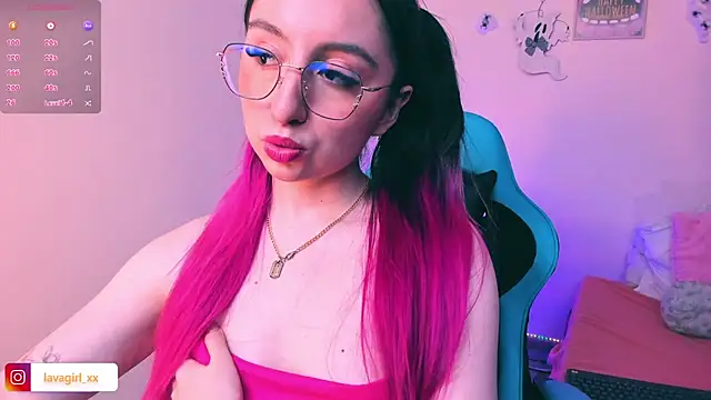 Snapshot of Julieta_cott chatting on 10-20-25, 03:29 Julieta cott online show from 10-20-25, 03:29