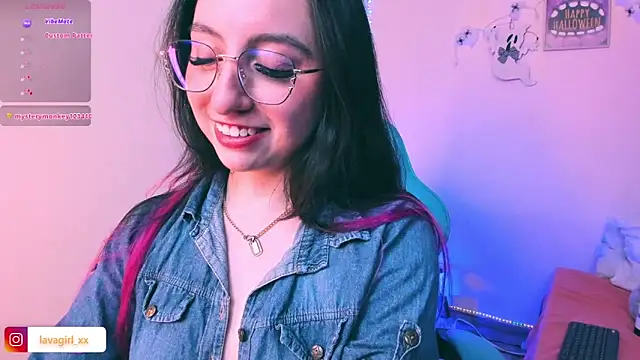 Snapshot of Julieta_cott chatting on 10-22-25, 10:53 Julieta cott online show from 10-22-25, 10:53