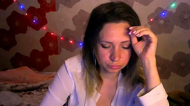 Snapshot of Queen_Daenerys chatting on 10-08-25, 07:33 Queen Daenerys online show from 10-08-25, 07:33