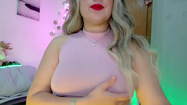 Snapshot of GatitaXD27 chatting on 12-14-24, 10:45 GatitaXD27 online show from 12-14-24, 10:45
