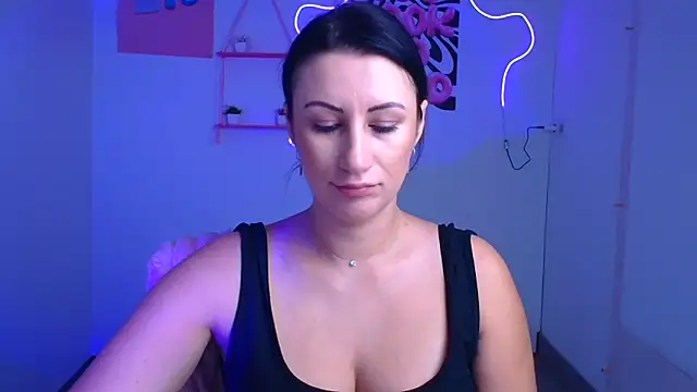 Snapshot of Loren_Moa chatting on 11-12-25, 01:00 Loren Moa online show from 11-12-25, 01:00