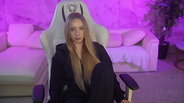 Snapshot of Linda054 chatting on 10-08-25, 03:37 Linda054 online show from 10-08-25, 03:37