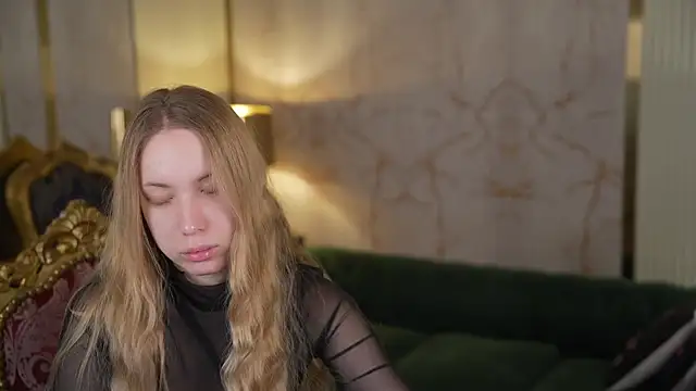 Snapshot of Linda054 chatting on 11-10-25, 01:04 Linda054 online show from 11-10-25, 01:04