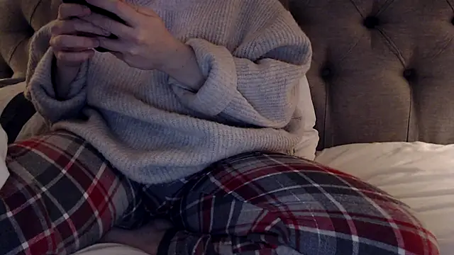 Snapshot of Sandysecret chatting on 11-26-25, 08:43 Sandysecret online show from 11-26-25, 08:43