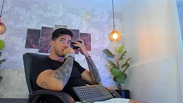 Snapshot of Nate_franco chatting on 02-06-26, 03:44 Nate franco online show from 02-06-26, 03:44