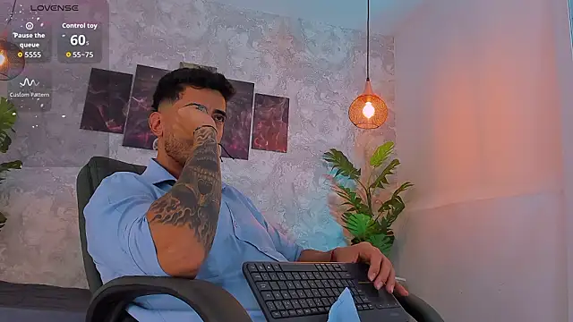 Snapshot of Nate_franco chatting on 02-15-26, 04:53 Nate franco online show from 02-15-26, 04:53