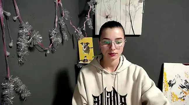 Snapshot of lady_olivia_ chatting on 12-19-24, 01:40 lady olivia online show from 12-19-24, 01:40