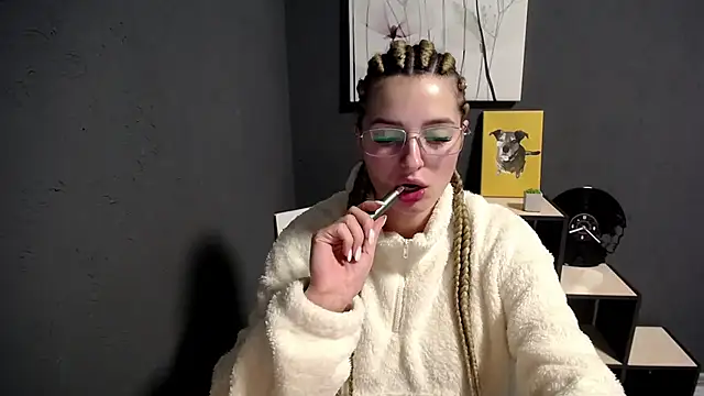 Snapshot of lady_olivia_ chatting on 10-17-25, 02:52 lady olivia online show from 10-17-25, 02:52