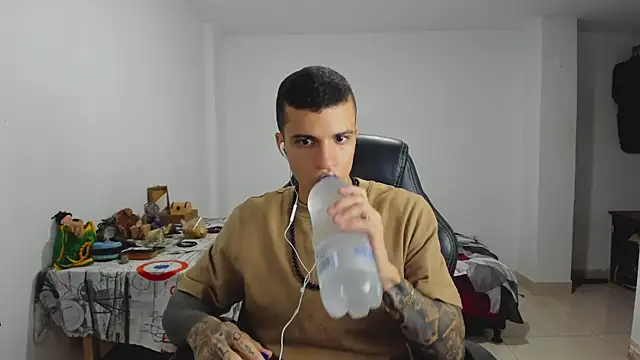 Snapshot of Balo_lovers chatting on 01-23-25, 02:07 Balo lovers online show from 01-23-25, 02:07