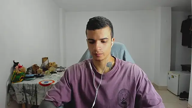 Snapshot of Balo_lovers chatting on 02-01-25, 02:02 Balo lovers online show from 02-01-25, 02:02