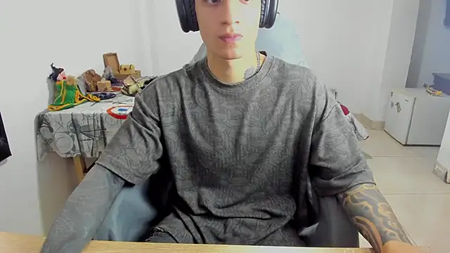 Snapshot of Balo_lovers chatting on 03-04-25, 03:15 Balo lovers online show from 03-04-25, 03:15