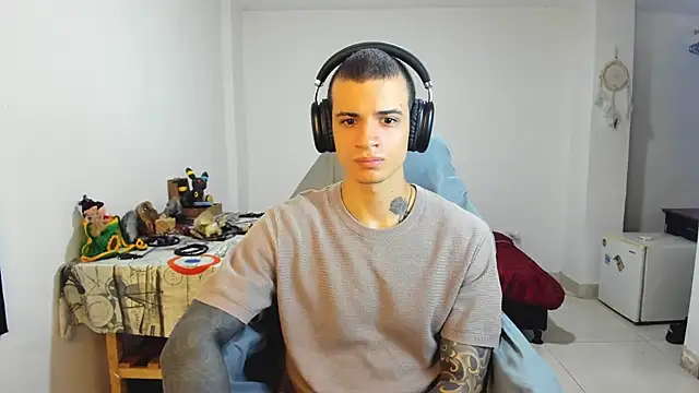 Snapshot of Balo_lovers chatting on 03-22-25, 02:14 Balo lovers online show from 03-22-25, 02:14