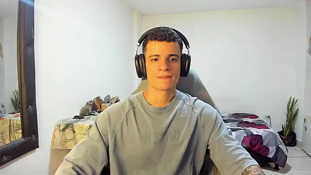 Snapshot of Balo_lovers chatting on 12-02-25, 06:47 Balo lovers online show from 12-02-25, 06:47