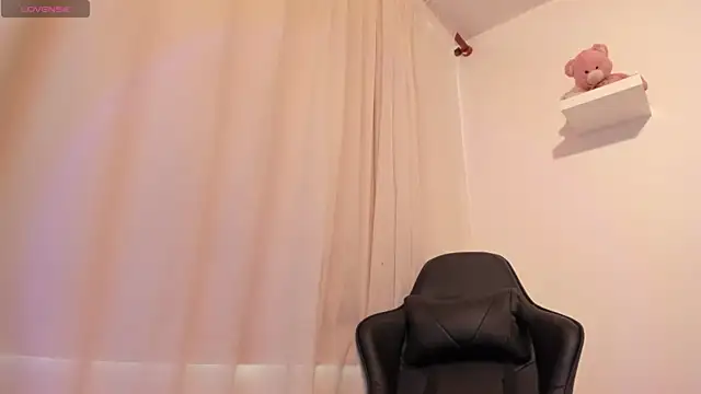 Snapshot of I_am_tori chatting on 12-27-24, 07:24 I am tori online show from 12-27-24, 07:24