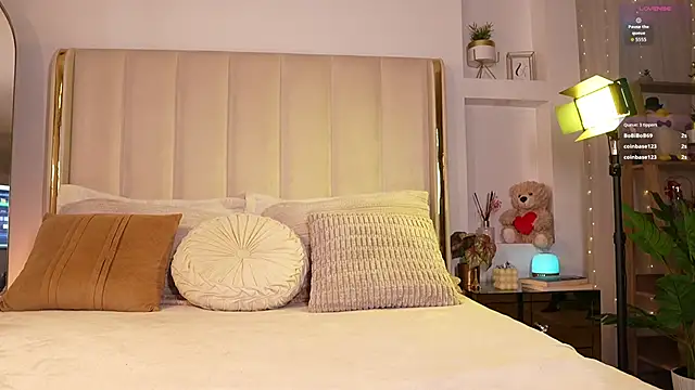 Snapshot of Sary_hott chatting on 10-16-25, 11:28 Sary hott online show from 10-16-25, 11:28