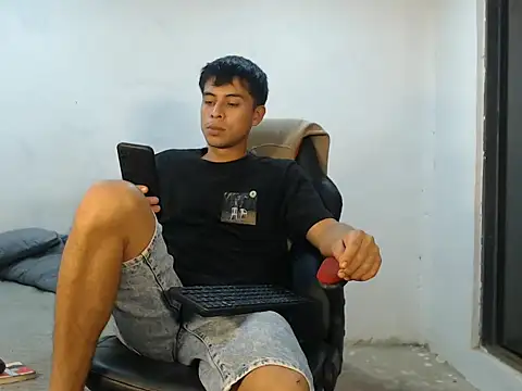 Snapshot of danielitopapuu chatting on 10-23-25, 12:32 danielitopapuu online show from 10-23-25, 12:32