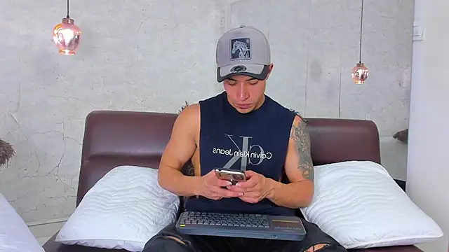 Bryson Collins  online show from 01-11-25, 09:15