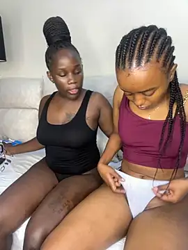 Snapshot of Doublefreaks chatting on 10-09-25, 10:52 Doublefreaks online show from 10-09-25, 10:52