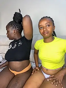 Snapshot of Doublefreaks chatting on 10-12-25, 09:58 Doublefreaks online show from 10-12-25, 09:58