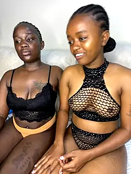 Snapshot of Doublefreaks chatting on 10-18-25, 12:35 Doublefreaks online show from 10-18-25, 12:35