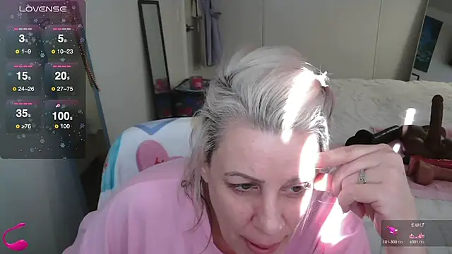 Snapshot of VegasDani chatting on 01-12-25, 09:19 VegasDani online show from 01-12-25, 09:19