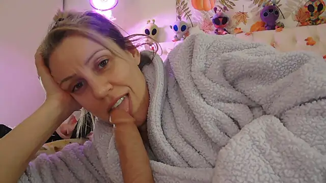 Snapshot of VegasDani chatting on 11-08-25, 06:57 VegasDani online show from 11-08-25, 06:57