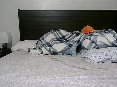 QueenLolaX online show from 12-22-25, 05:59