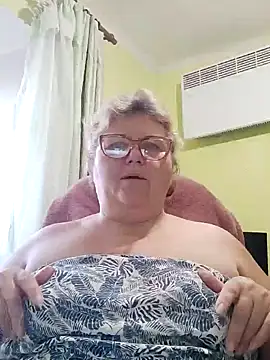 Snapshot of AlenushkaGold chatting on 12-24-24, 10:44 AlenushkaGold online show from 12-24-24, 10:44