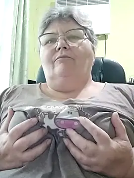 Snapshot of AlenushkaGold chatting on 09-17-25, 07:43 AlenushkaGold online show from 09-17-25, 07:43