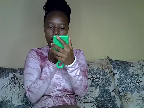 Oliviia  online show from 01-18-25, 10:39
