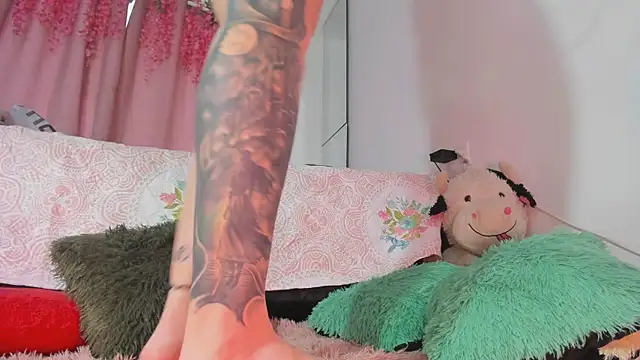 msschloee  online show from 10-09-25, 10:30