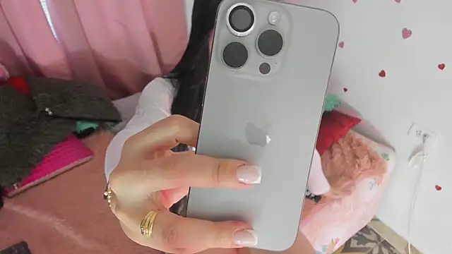 Snapshot of msschloee_ chatting on 02-09-26, 11:09 msschloee online show from 02-09-26, 11:09