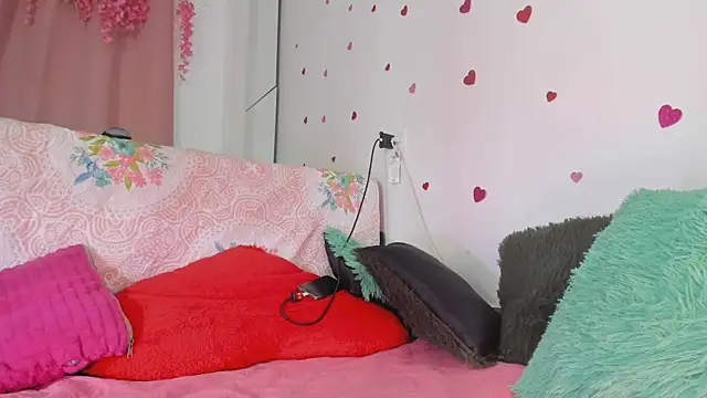 Snapshot of msschloee_ chatting on 02-13-26, 01:56 msschloee online show from 02-13-26, 01:56