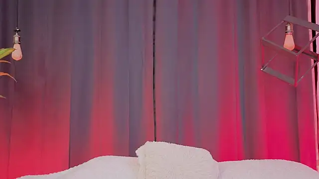 Megan Do Santos online show from 10-22-25, 08:19