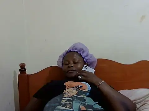 Snapshot of Pretty_lilly02 chatting on 10-19-25, 01:01 Pretty lilly02 online show from 10-19-25, 01:01