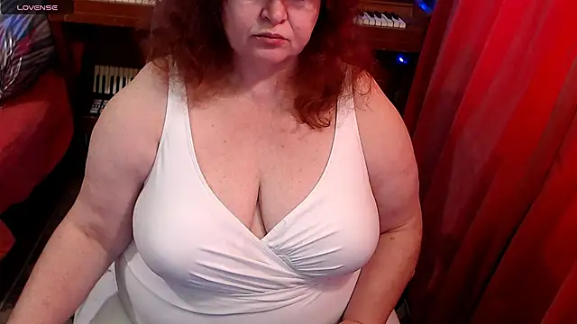 Snapshot of RoseRed69 chatting on 02-08-26, 04:16 RoseRed69 online show from 02-08-26, 04:16