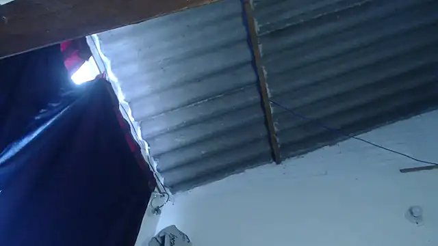 Snapshot of Zafiro_subversiva chatting on 01-10-25, 02:02 Zafiro subversiva online show from 01-10-25, 02:02