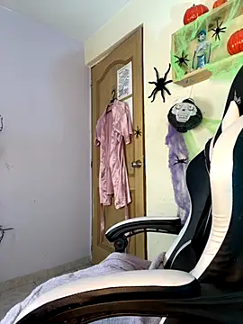 Snapshot of Ivann4 chatting on 10-09-25, 03:21 Ivann4 online show from 10-09-25, 03:21