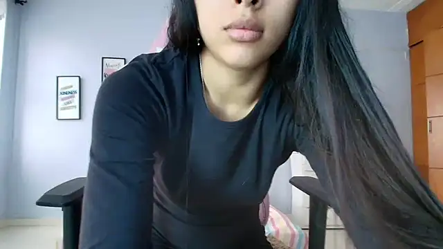 SweetLatiin  online show from 02-04-25, 07:11