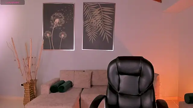 ValeriaRiveraX online show from 12-14-25, 04:40