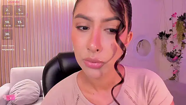 Snapshot of ArianaDumont chatting on 10-11-25, 11:42 ArianaDumont online show from 10-11-25, 11:42