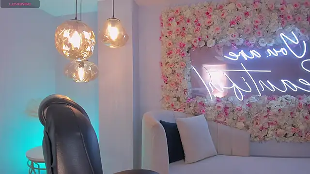 Snapshot of ArianaDumont chatting on 10-21-25, 11:55 ArianaDumont online show from 10-21-25, 11:55