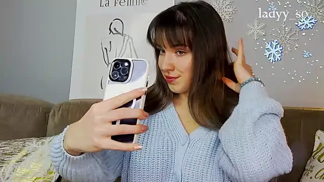 Snapshot of Sofia_Hugs chatting on 01-30-25, 11:11 Sofia Hugs online show from 01-30-25, 11:11