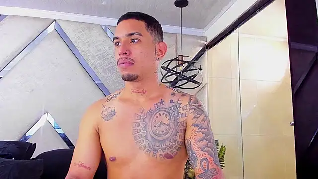 Snapshot of Damian09_ chatting on 10-27-25, 03:38 Damian09 online show from 10-27-25, 03:38