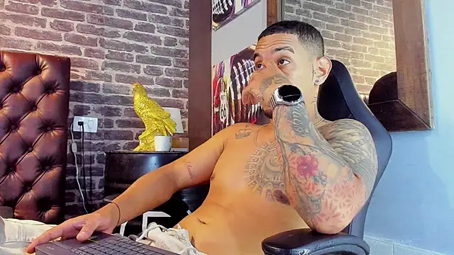 Snapshot of Damian09_ chatting on 11-12-25, 05:24 Damian09 online show from 11-12-25, 05:24